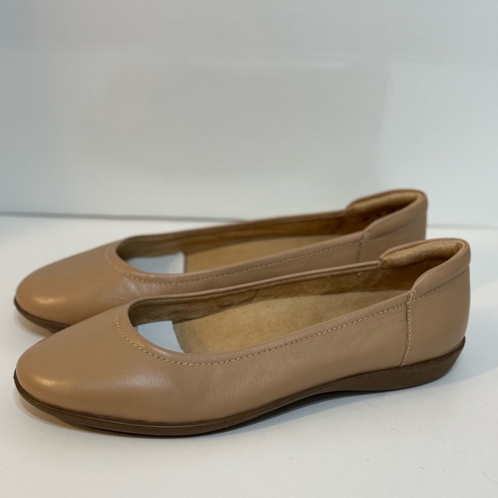 NWOT Naturalizer Nude Leather Flexy Flats
